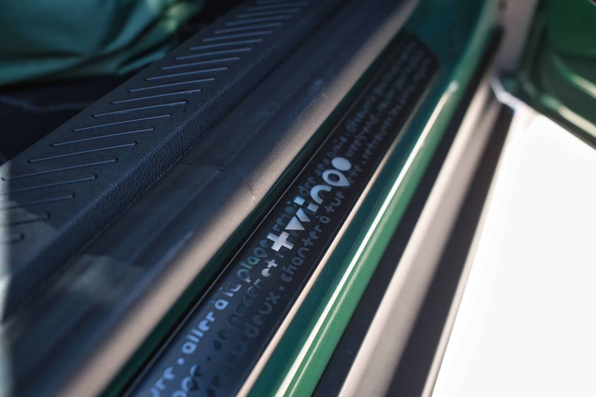 Renault Twingo E-Tech: French Kiss στην Ίμπιζα