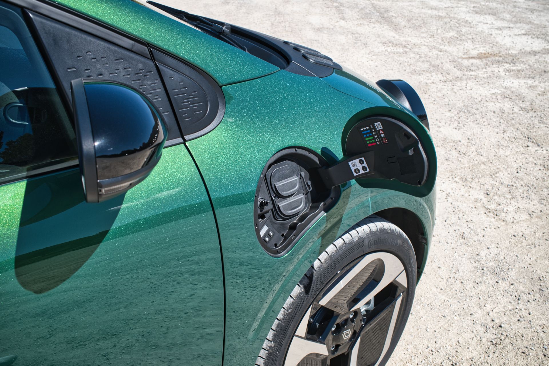 Renault Twingo E-Tech: French Kiss στην Ίμπιζα