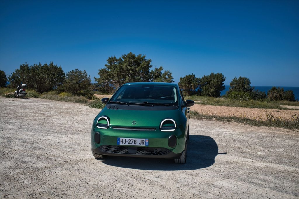 Renault Twingo E-Tech: French Kiss στην Ίμπιζα