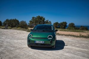 Renault Twingo E-Tech: French Kiss στην Ίμπιζα