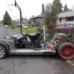 YouTuber αγοράζει απογυμνωμένο Tesla Model 3 για $2.000 με αυτονομία 320 Km [video]