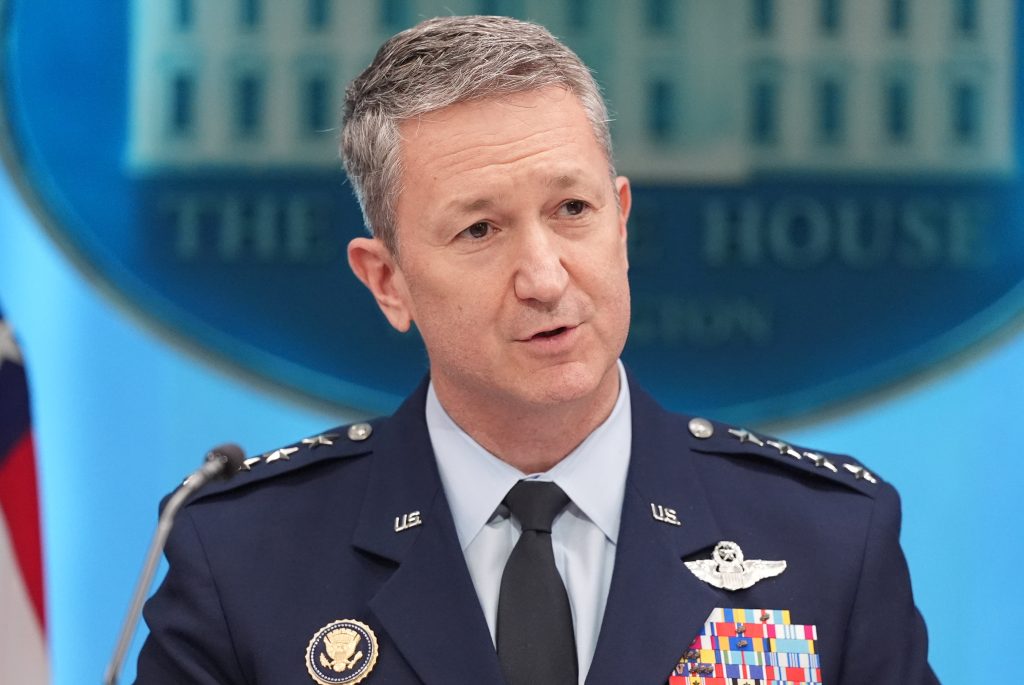 Ο Χέγκσεθ αναφέρθηκε στη διάσωση του πιλότου με θρησκευτικούς παραλληλισμούς – «Απόψε οι περισσότερες επιθέσεις εναντίον του Ιράν»