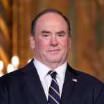 Ο υπουργός Ναυτικού απομακρύνθηκε για τη ναυπηγική πολιτική του, λέει ο Τραμπ