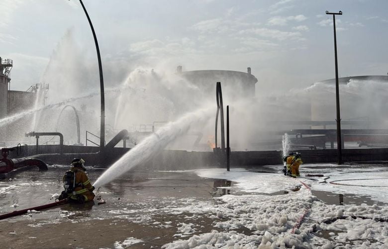 Ξέσπασε φωτιά σε δεξαμενή πετρελαίου στο Μπαχρέιν έπειτα από ιρανική επίθεση