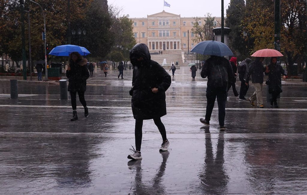 Επιδείνωση του καιρού με έντονες βροχές και ισχυρές καταιγίδες σε όλη την επικράτεια της χώρας