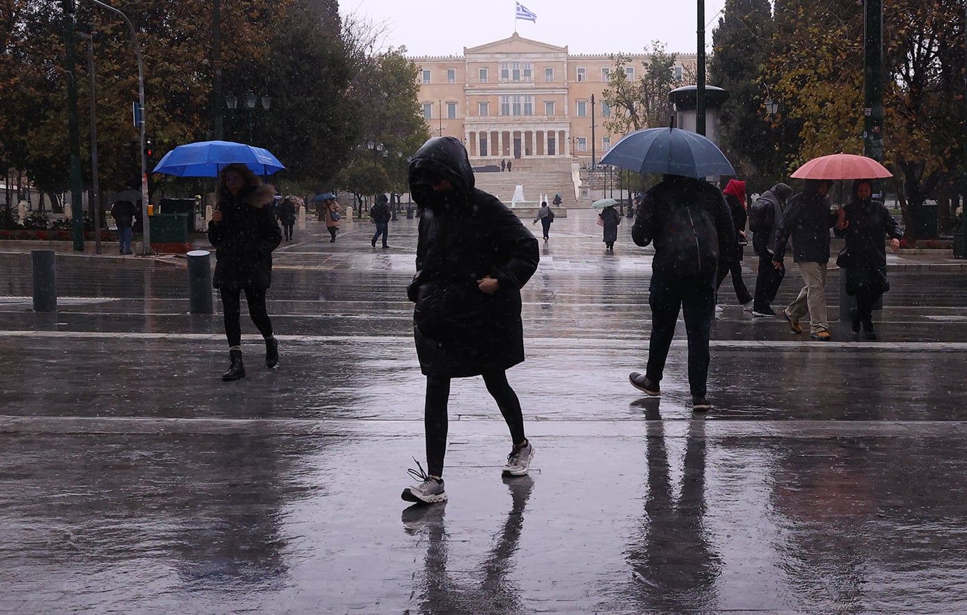 Επιδείνωση του καιρού με έντονες βροχές και ισχυρές καταιγίδες σε όλη την επικράτεια της χώρας