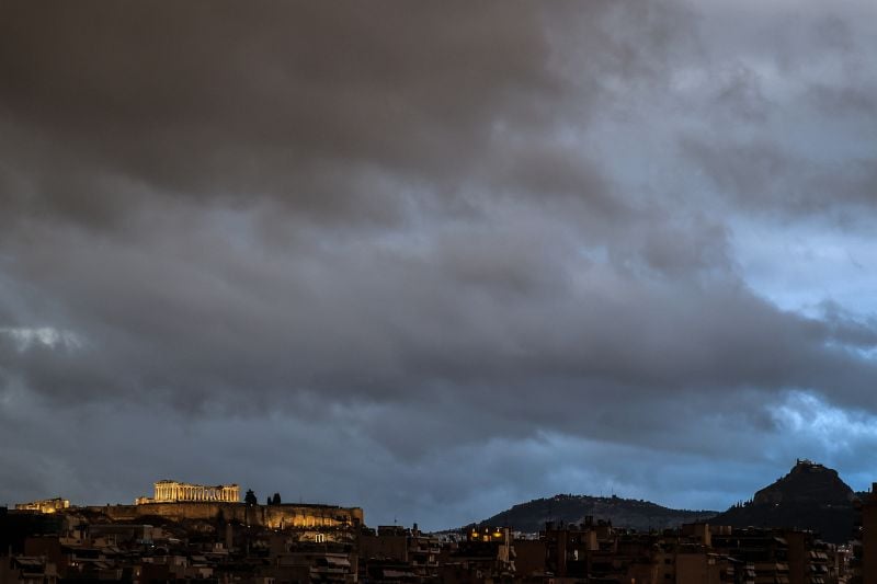 Καιρός: Άστατος με ισχυρές βροχές, καταιγίδες και πιθανώς χαλαζοπτώσεις