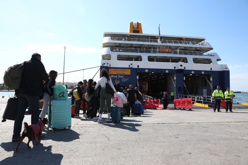 Κορυφώνεται η πασχαλινή έξοδος από τα λιμάνια της Αττικής – Αυξημένη κίνηση και τη Μεγάλη Παρασκευή