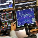 Το πετρέλαιο υποχωρεί κάτω από τα 100 δολάρια, μετά την κατάπαυση πυρός στην Μέση Ανατολή