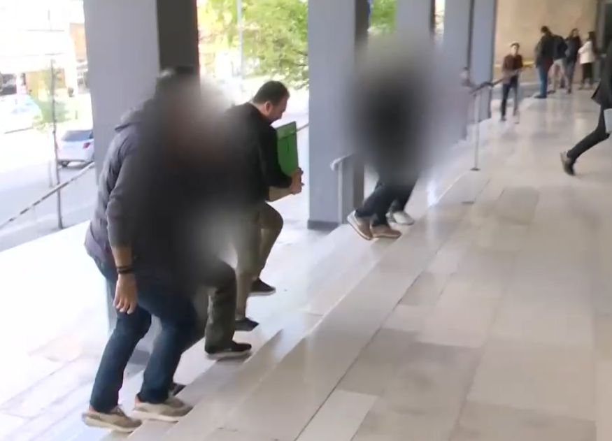 Θεσσαλονίκη: Σύλληψη δύο εφοριακών- Παρακολουθούσαν για μήνες τα τηλέφωνά τους