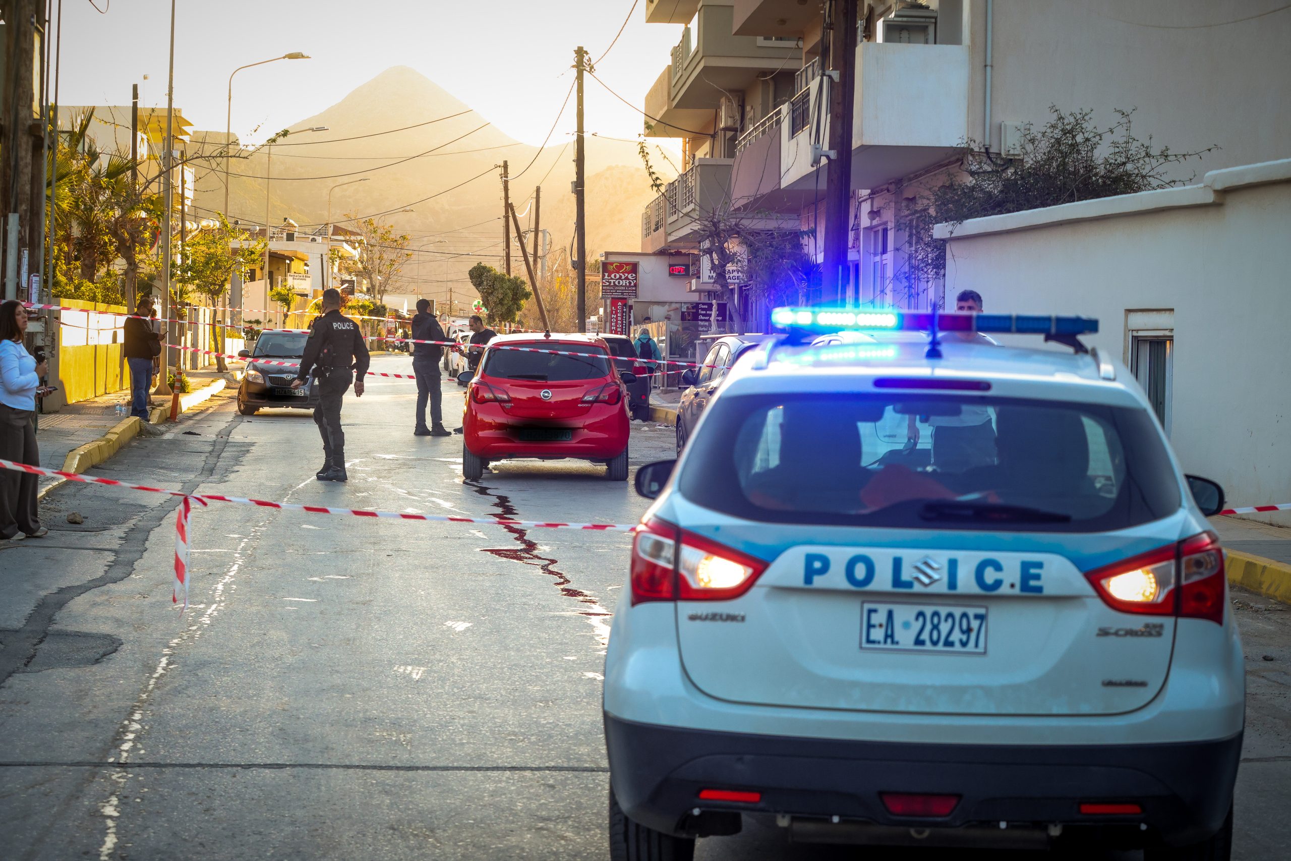 Ηράκλειο: Προφυλακιστέοι ο 54χρονος για τη δολοφονία του 21χρονου και η σύζυγός του - ertnews.gr