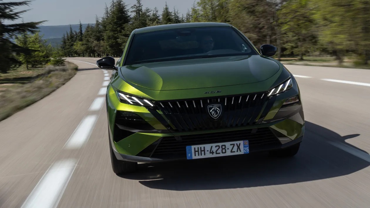 Το νέο Peugeot E-408 δημιουργεί δική του κατηγορία