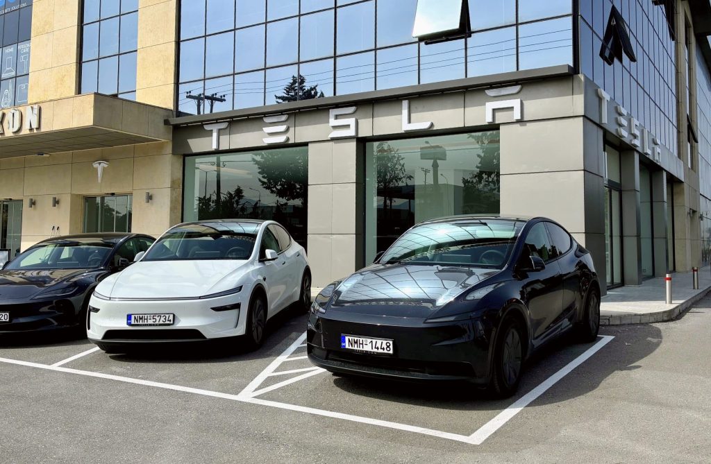 Η Tesla ανοίγει νέο κατάστημα στη Θεσσαλονίκη