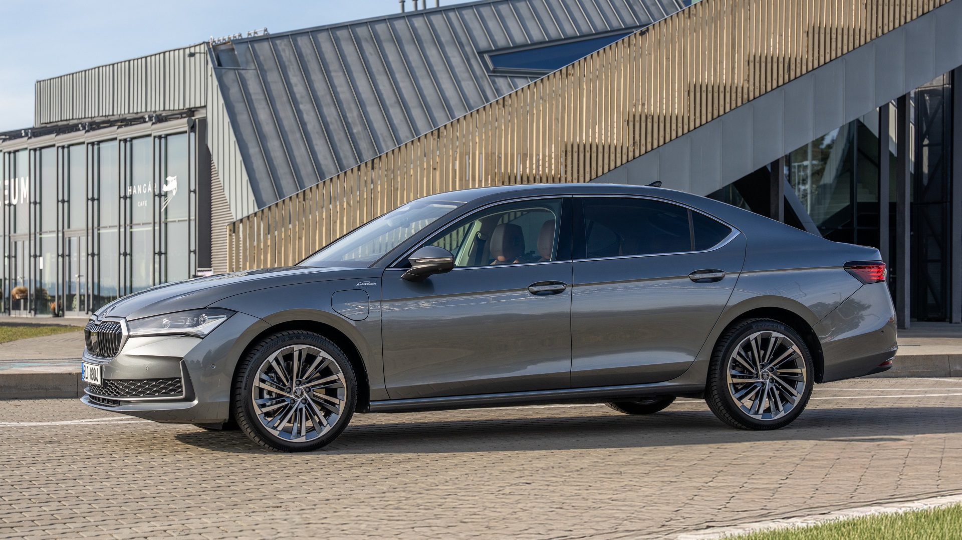 skoda superb hatch